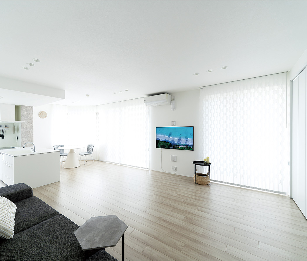 シンプルな間取りと白に包まれた憧れの住空間が誕生